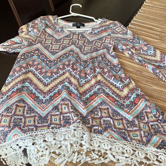 EUC 3/4 sleeve tunic with lace at bottom size M - Picture 1 of 5